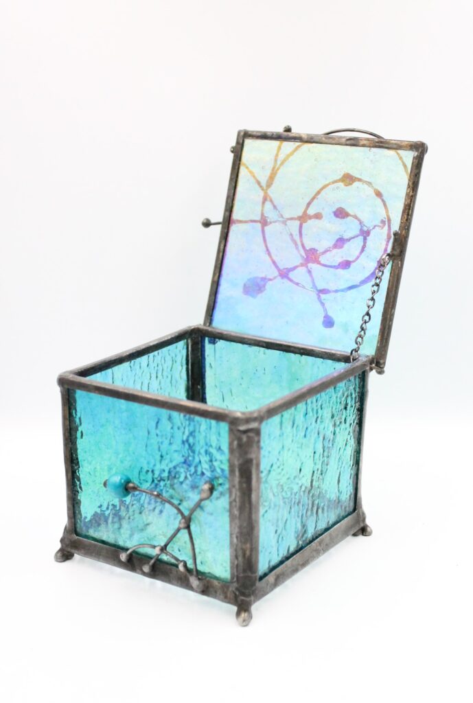 Niebieska kosmiczna szkatułka na biżuterię