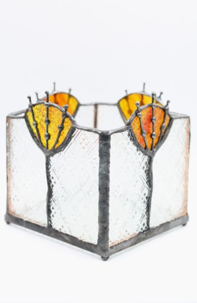 Kwadratowy świecznik witrażowy – elegancka dekoracja do domu