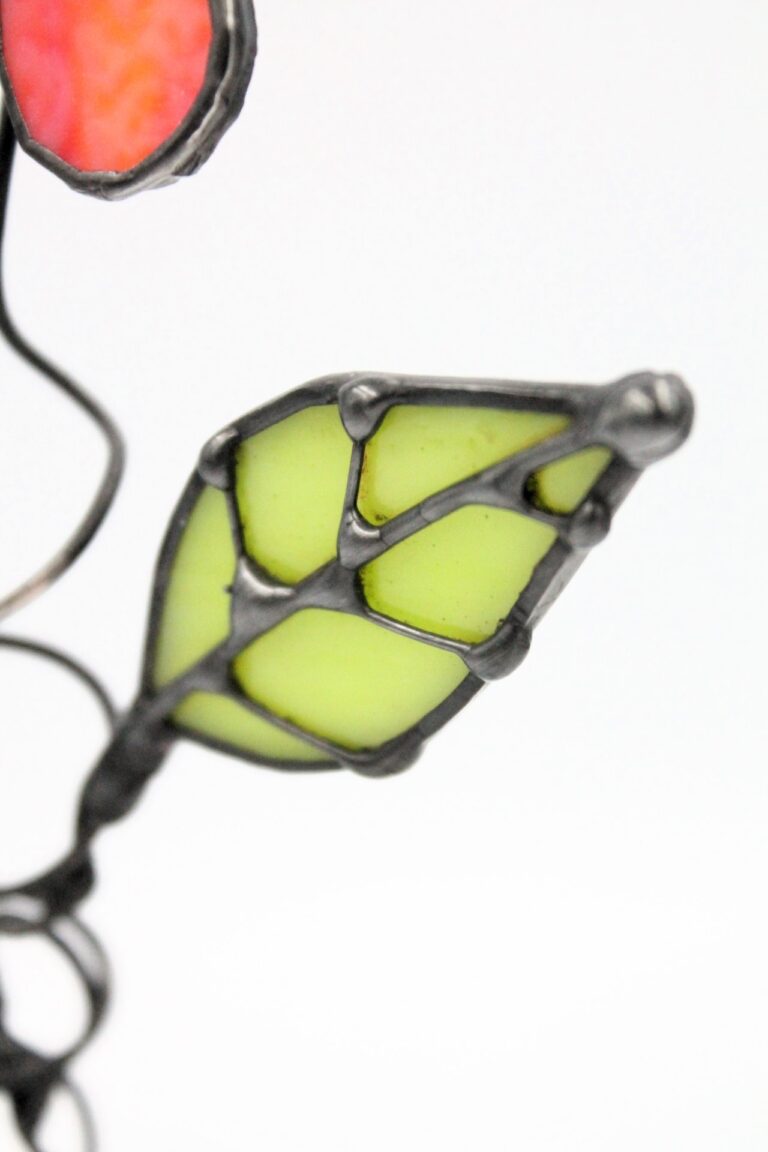 Wieczne kwiaty – ponadczasowa dekoracja z witrażu