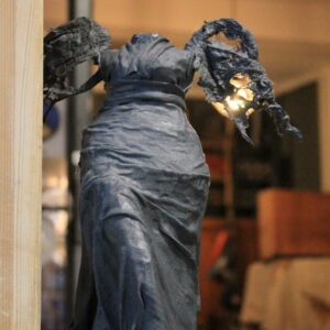 Rzeźba Anioła bez głowy – unikatowy prezent artystyczny do wnętrza