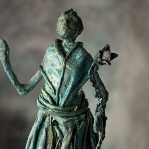 Strażniczka Światła – Rzeźba z Tkaniny